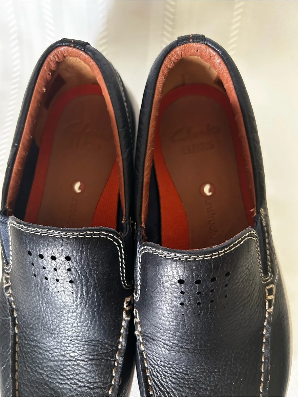 Clarks Unmaslow Easy Slip-On Shoes Loafers Navy White Mens 8 Perforated Casual